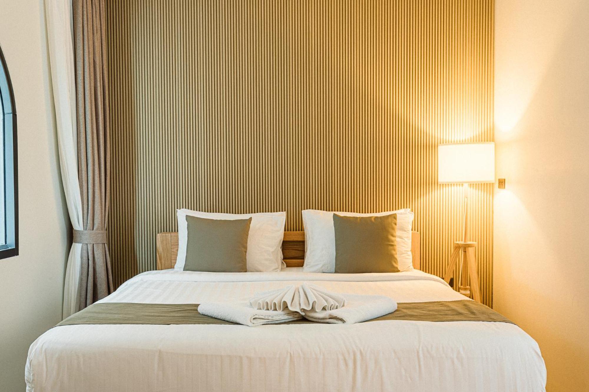 Baan Tah On The Sea Hotel Bang Sare Ngoại thất bức ảnh
